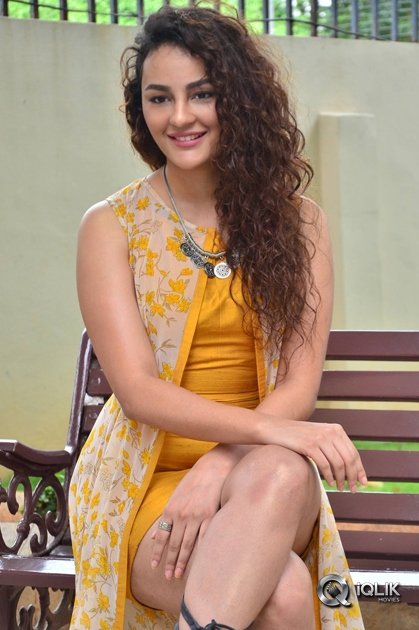 Seerat-Kapoor-At-Raju-Gari-Gadhi-2-Movie-Trailer-Launch